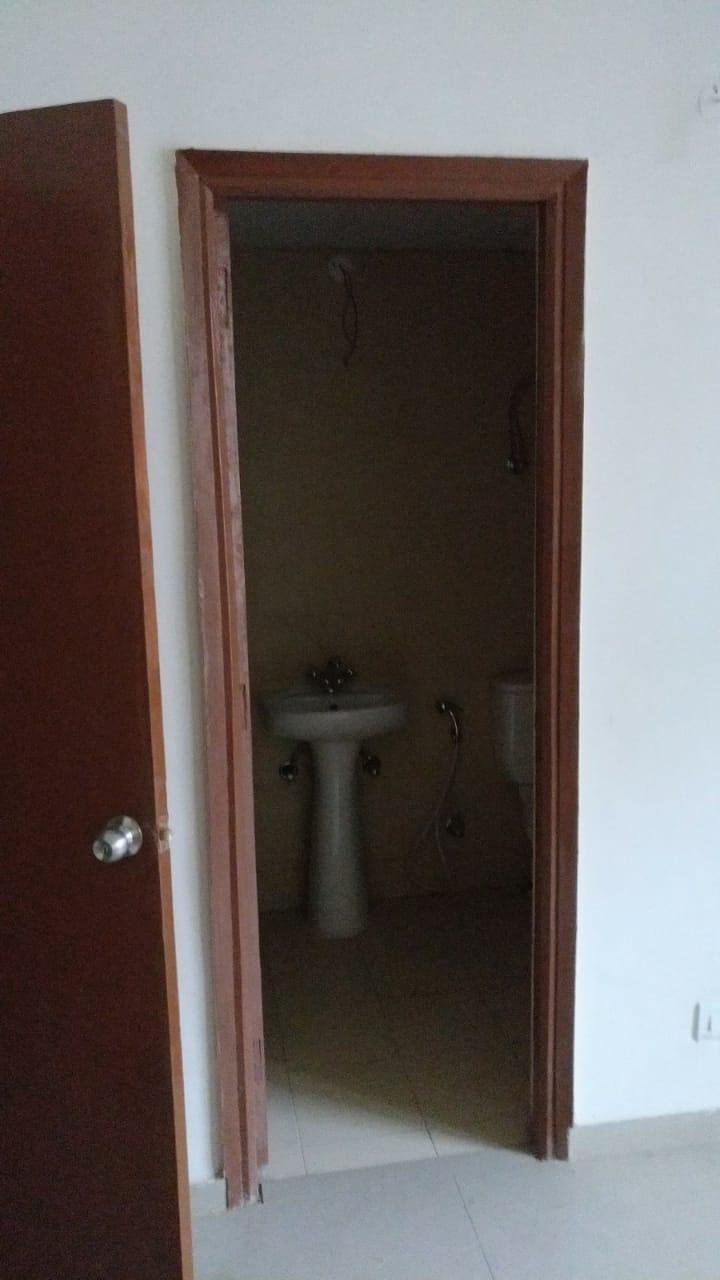 3BHK Flat available for rent in Mahagun morden society noida extension