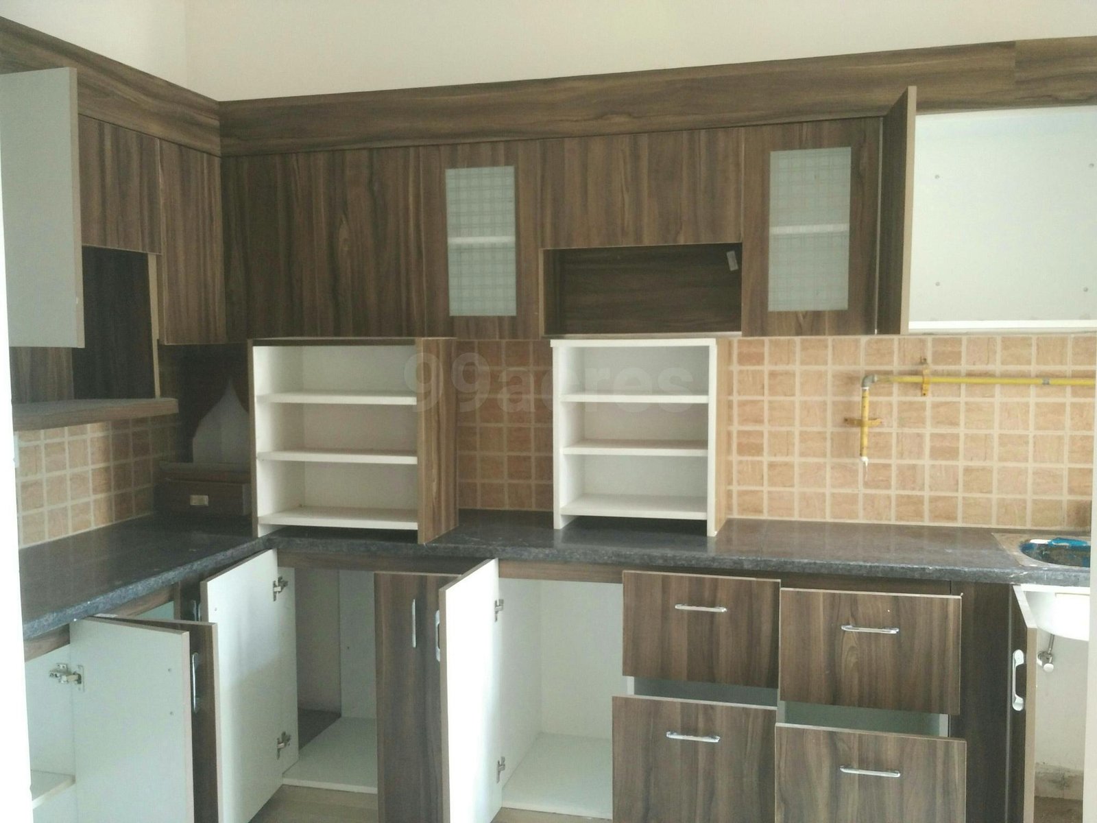 4 BHK flat available for rent in Mahagun mywood noida extension