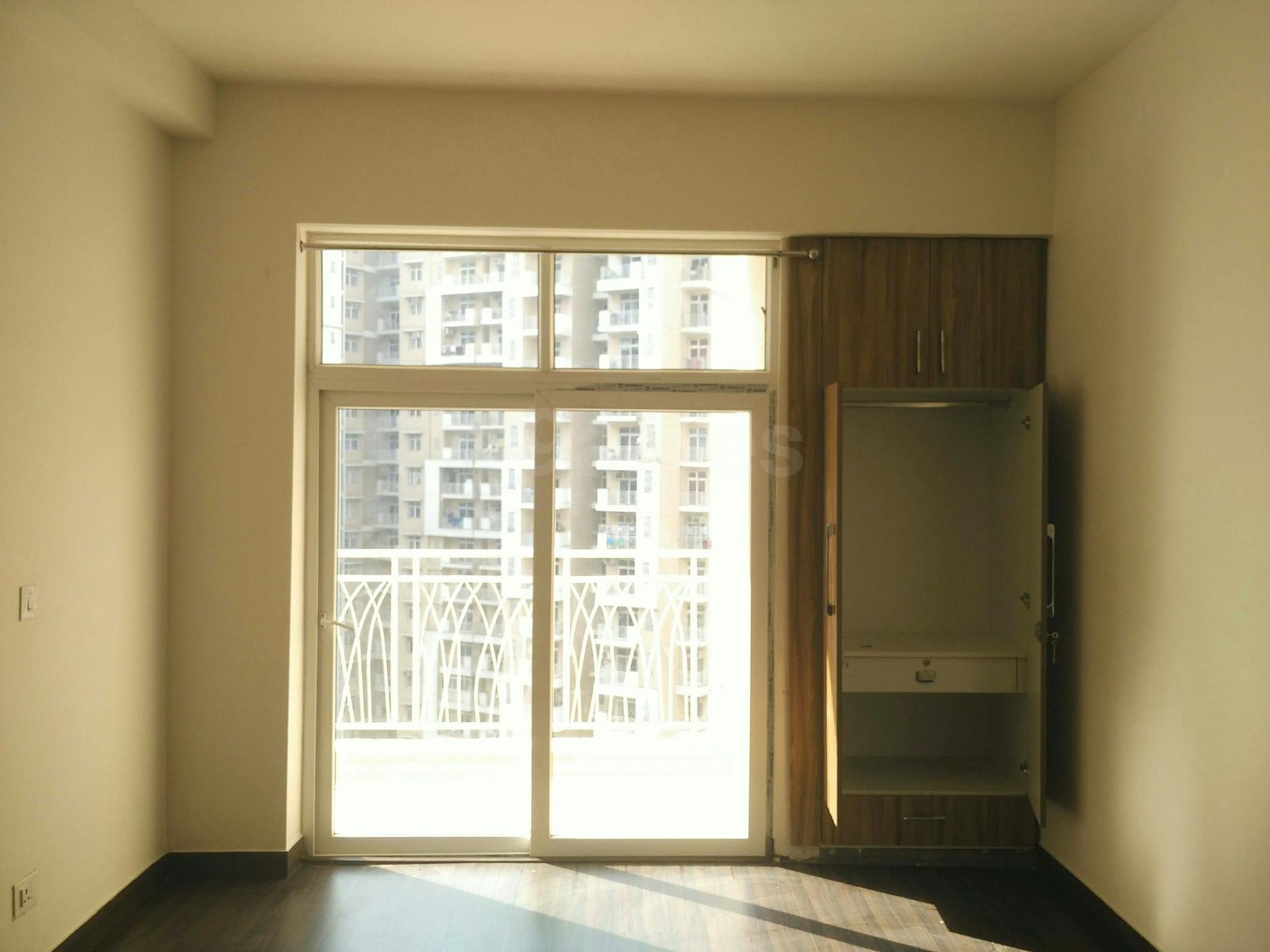4 BHK flat available for rent in Mahagun mywood noida extension