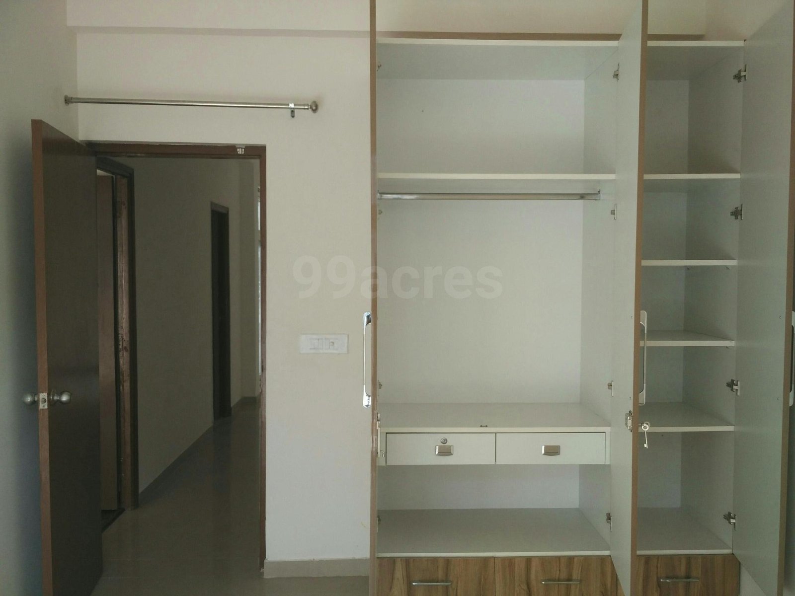 4 BHK flat available for rent in Mahagun mywood noida extension