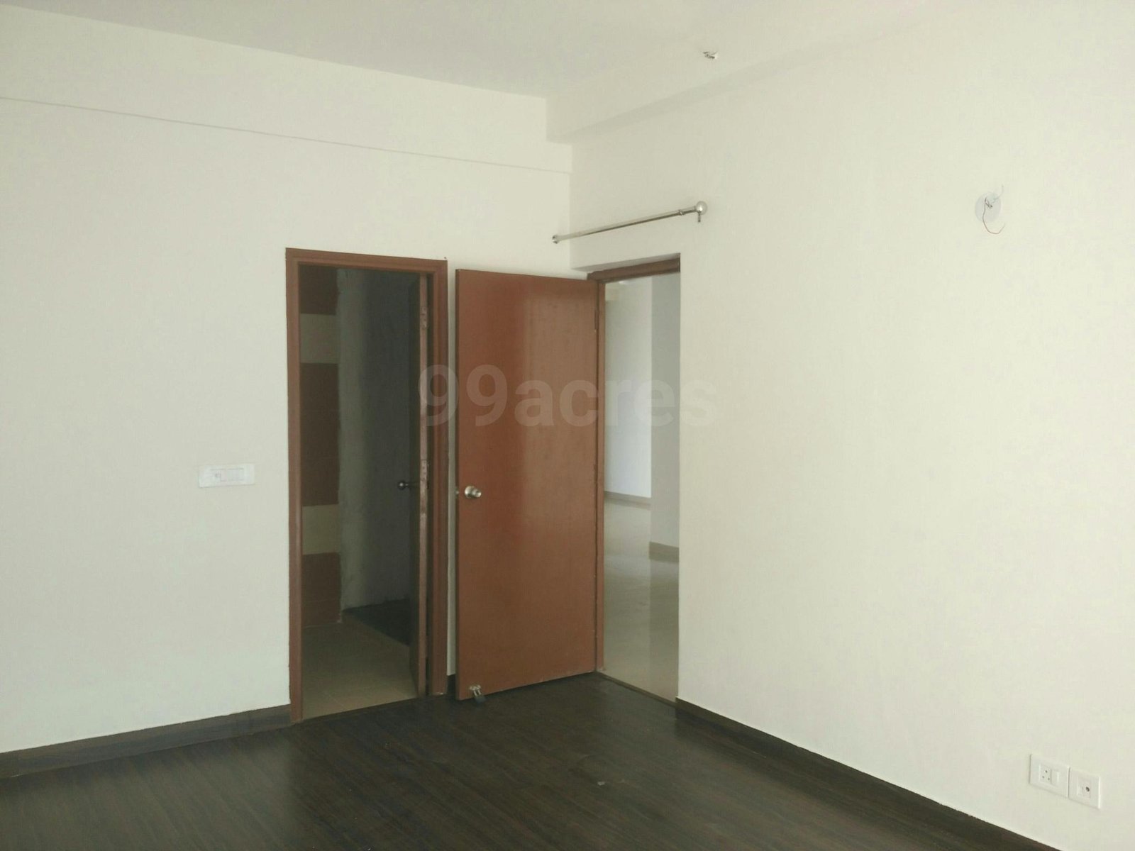 4 BHK flat available for rent in Mahagun mywood noida extension