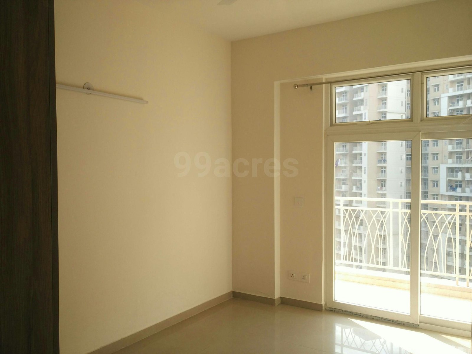4 BHK flat available for rent in Mahagun mywood noida extension