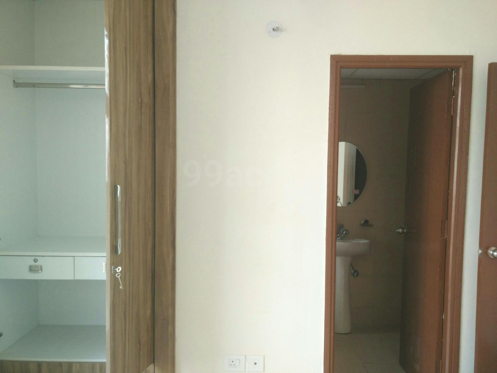 4 BHK flat available for rent in Mahagun mywood noida extension