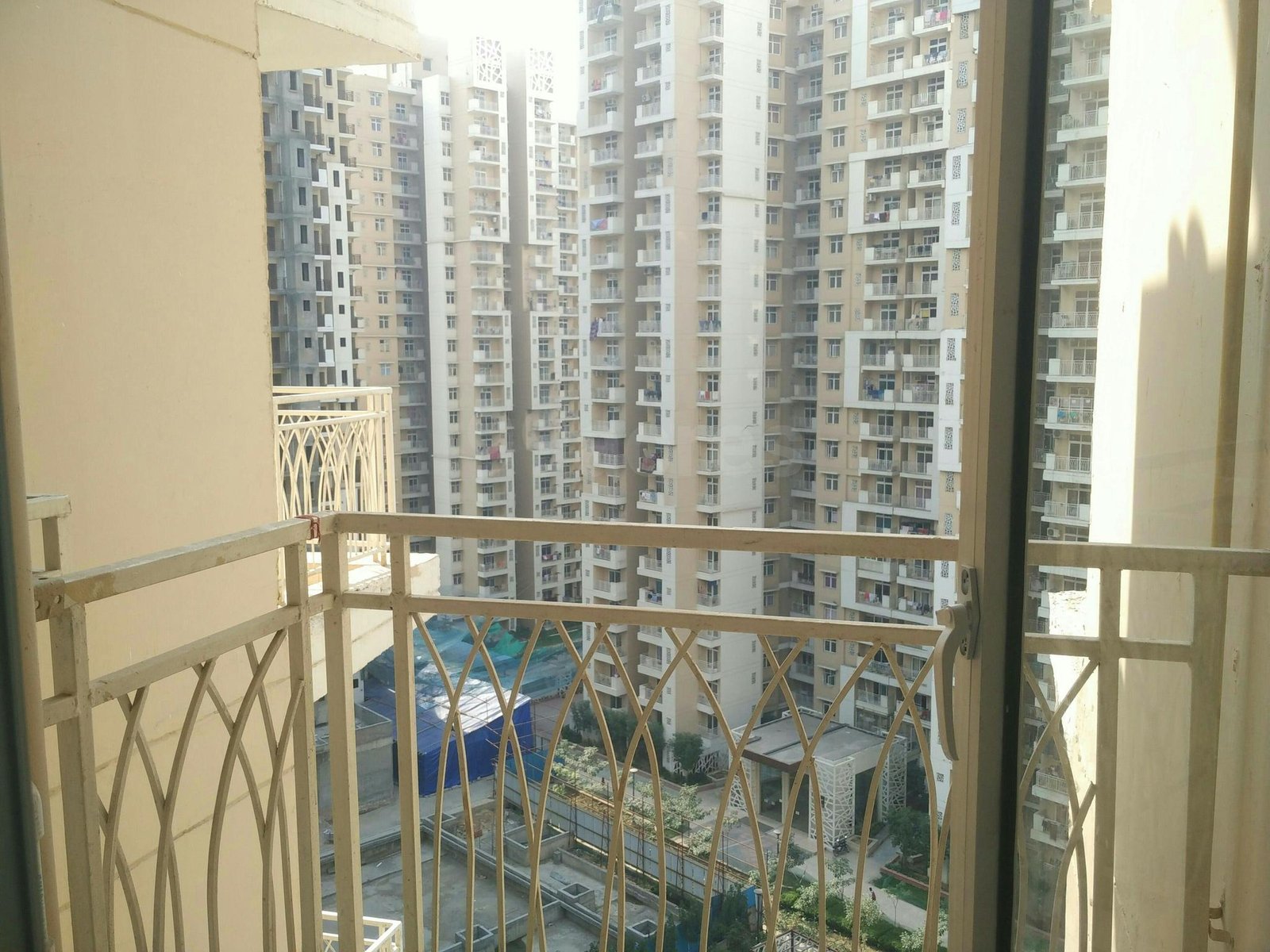 4 BHK flat available for rent in Mahagun mywood noida extension