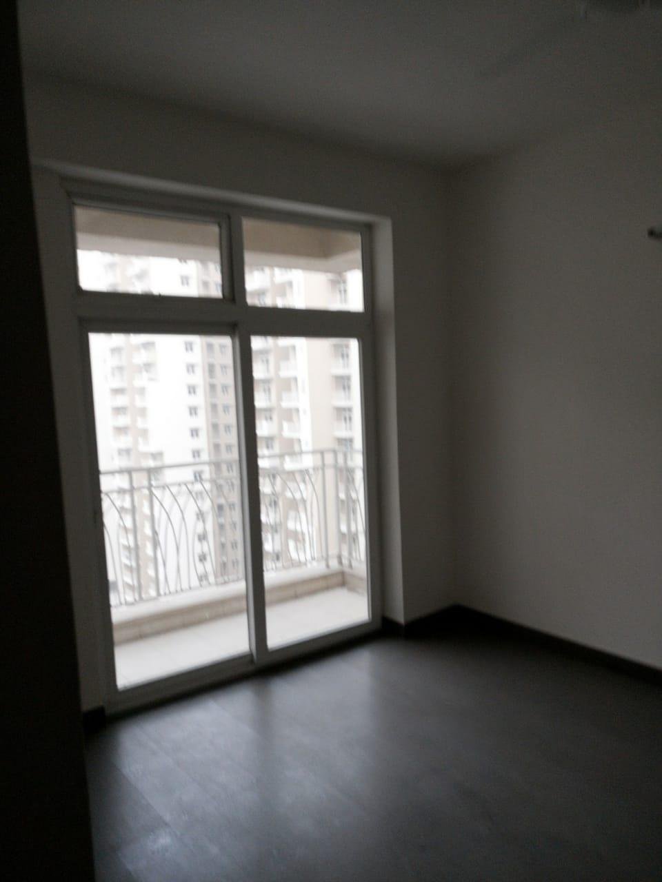 3BHK Flat available for rent in Mahagun morden society noida extension