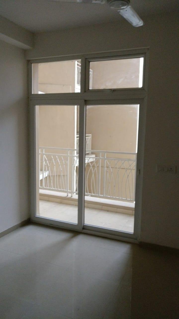 3BHK Flat available for rent in Mahagun morden society noida extension