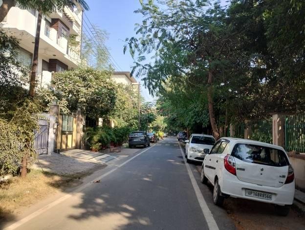 PLOT FOR SALE IN SECTOR 51 NOIDA