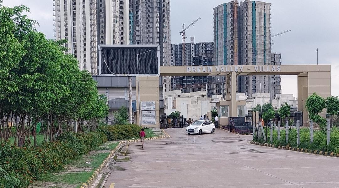 1BHK Flat Sale in Amarpali Dream Valley noida extension