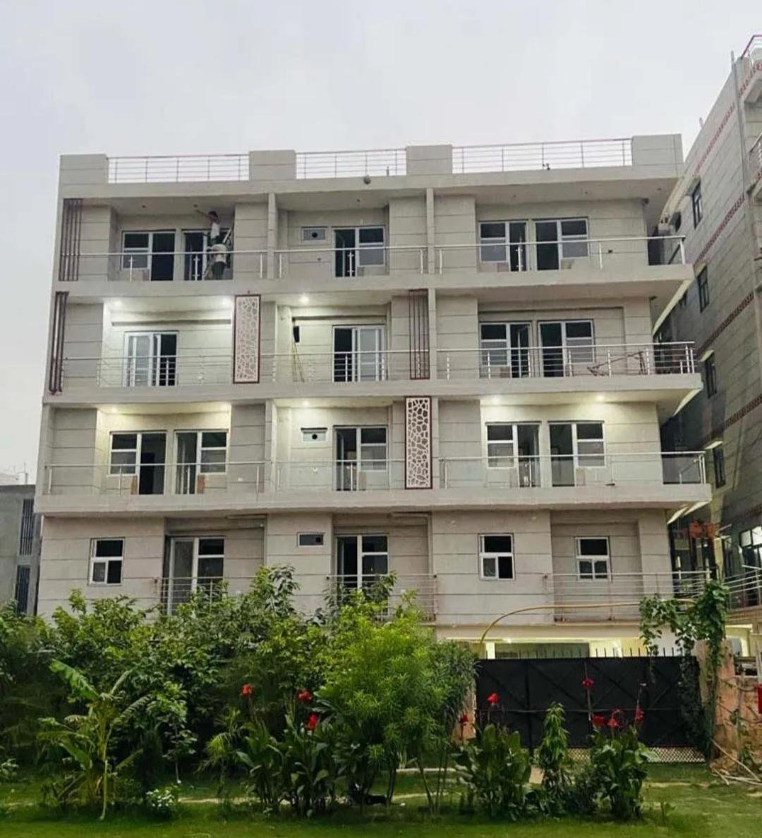2BHK Flat Sale in Green View Appartment noida extension