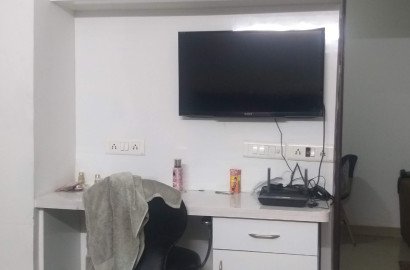 1bhk fully furnished flat available in Aditya Celibrity home sector 76 noida for rent.